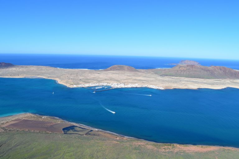 Blick auf La Graciosa vom Mirador del Río auf Lanzarote